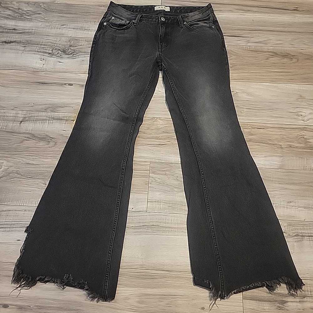 Free People We The Free Flare Jeans Black Wash Size 28 Mid‎ Rise Raw Hem
